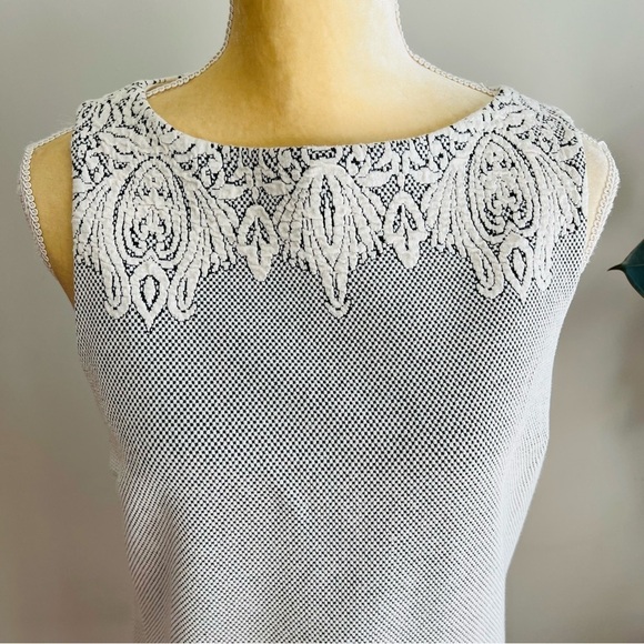 J. McLaughlin sleeveless textured sheath dress - Picture 4 of 9